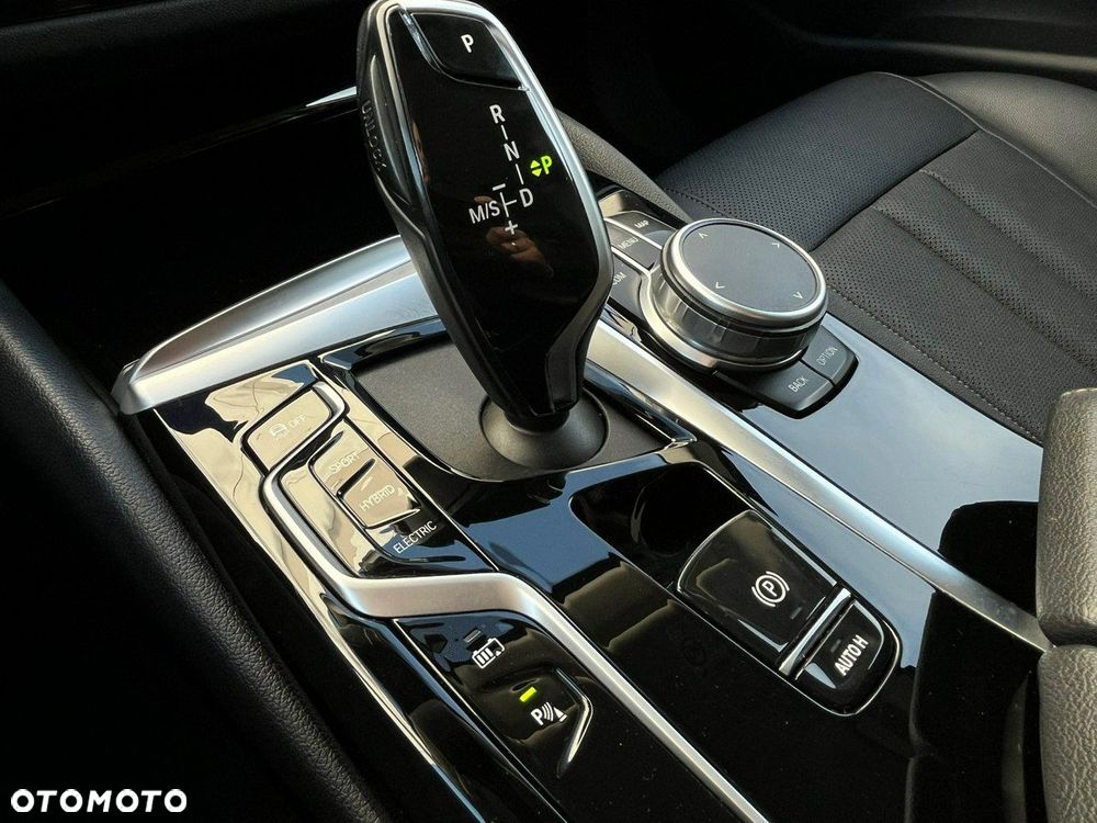 BMW Seria 5 530e Luxury Line - 24