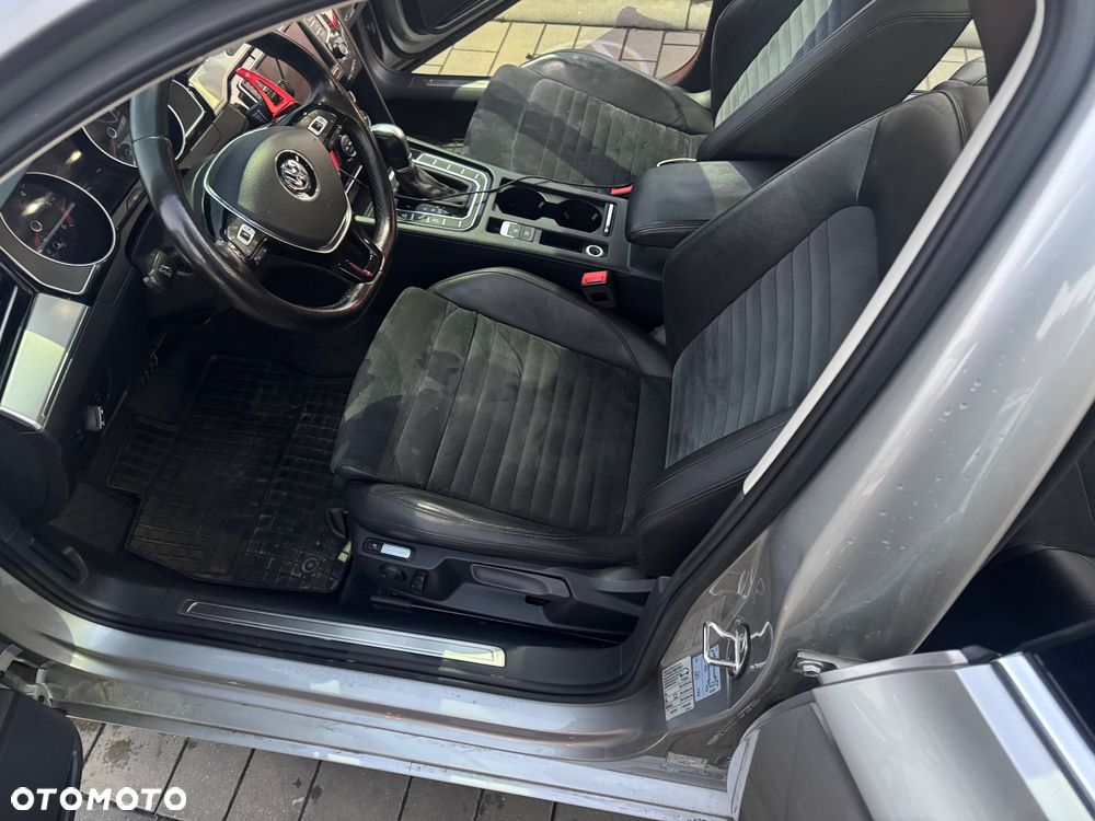 Volkswagen Passat 2.0 TDI SCR (BlueMotion Tech) 4Motion D Highline - 5