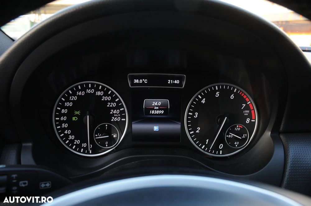 Mercedes-Benz A 180 AMG Line - 19