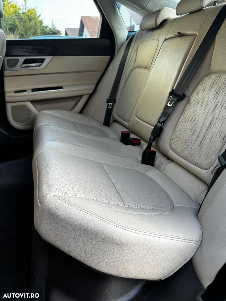 Jaguar XF 20d AWD Prestige - 15