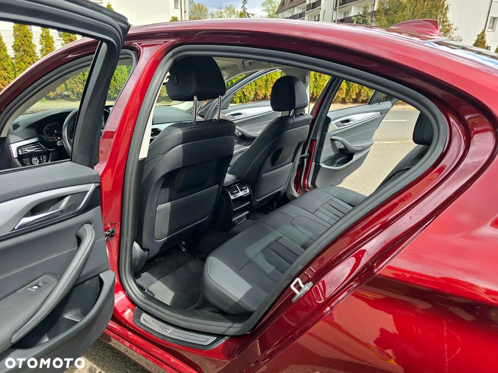 BMW Seria 5 530i xDrive mHEV Luxury Line - 22
