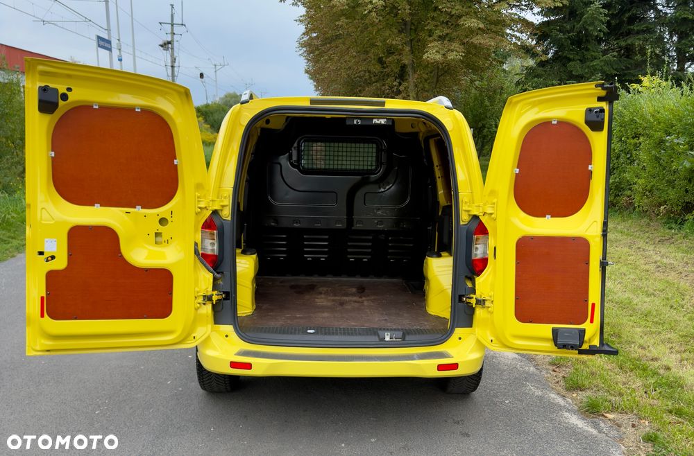 Ford Transit Courier - 16