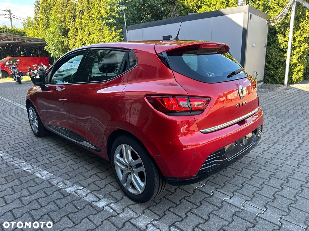 Renault Clio 1.2 16V 75 LIMITED - 10