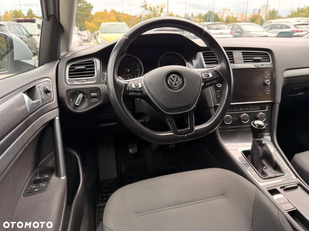 Volkswagen Golf - 26