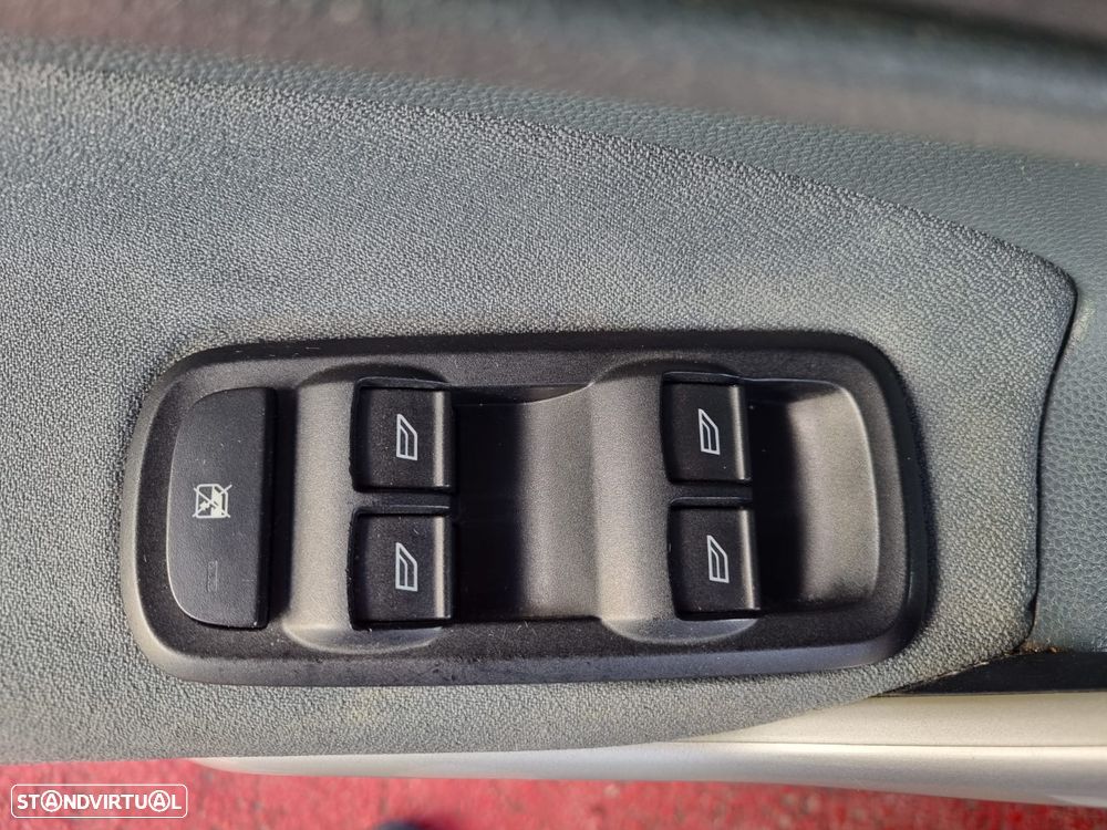 Ford Fiesta 1.25 Titanium - 24