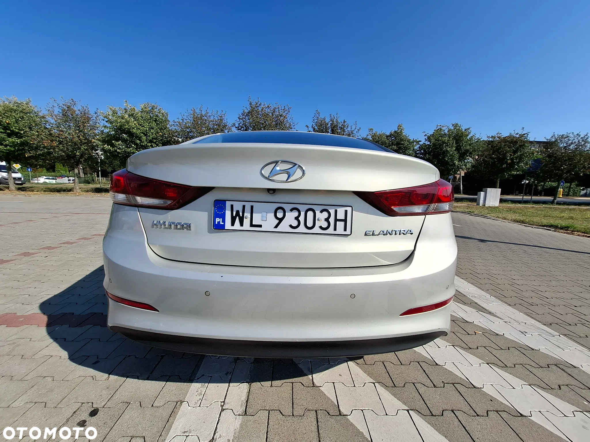 Hyundai Elantra 1.6 CRDi BlueDrive Comfort DCT - 14