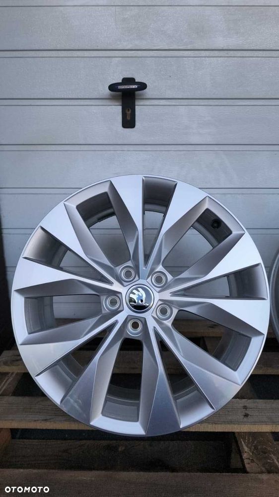 Felgi aluminiowe Skoda Superb IV III Scout Vw 18" 5x112 Et44(OL675F) - 3