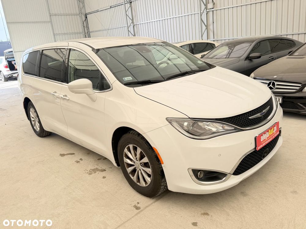 Chrysler Pacifica - 2