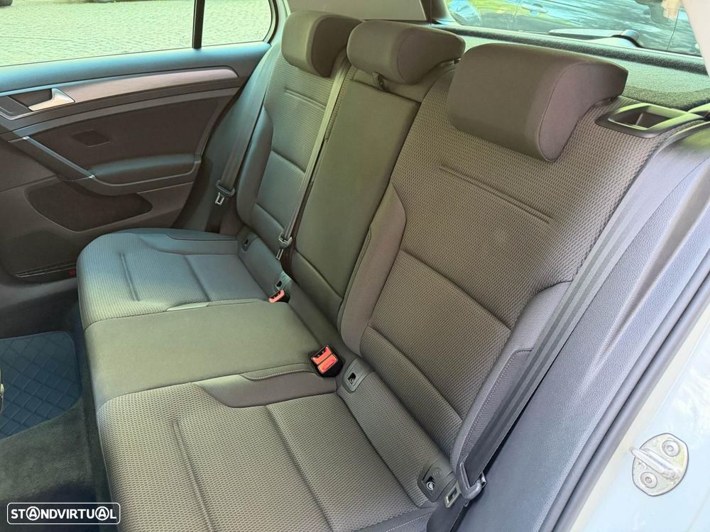 VW e-Golf - 24