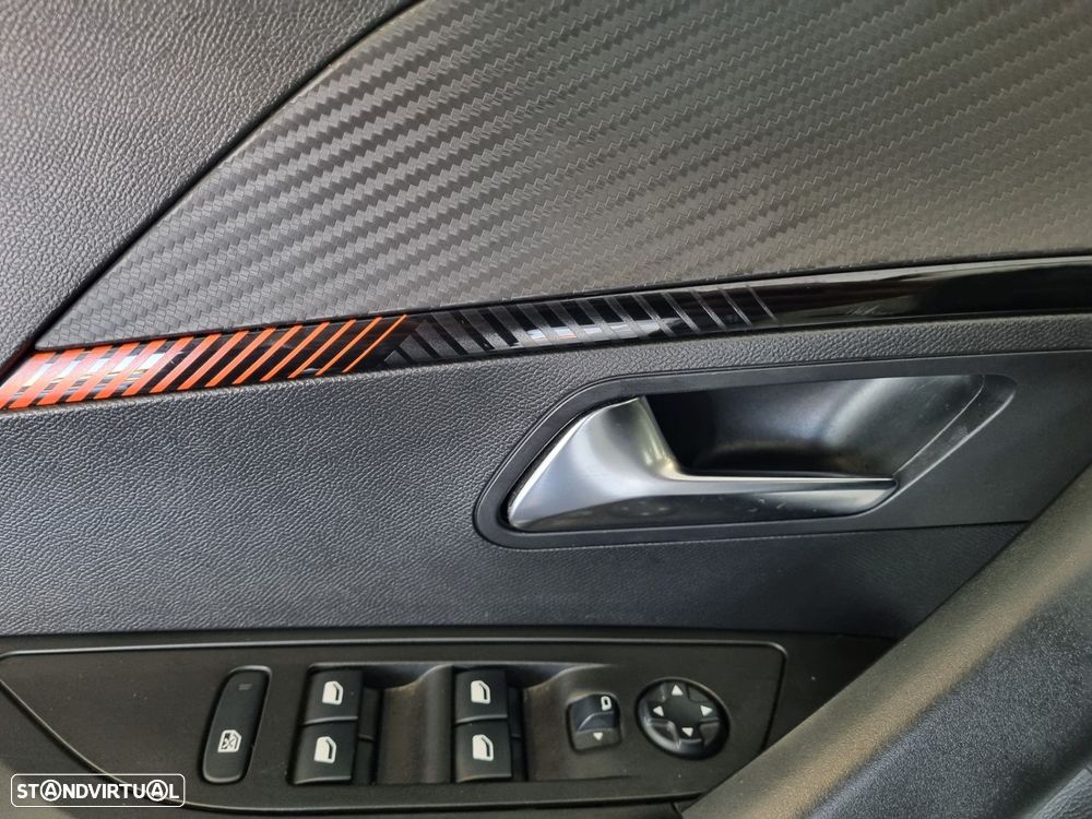 Peugeot e-2008 50 kWh Active - 19
