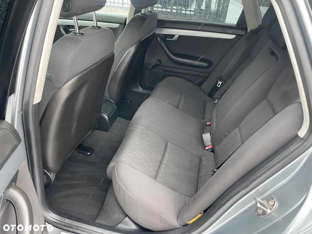 Audi A4 Limousine - 10