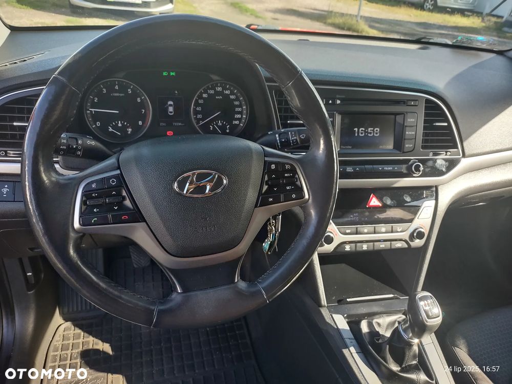 Hyundai Elantra 1.6 Style - 6
