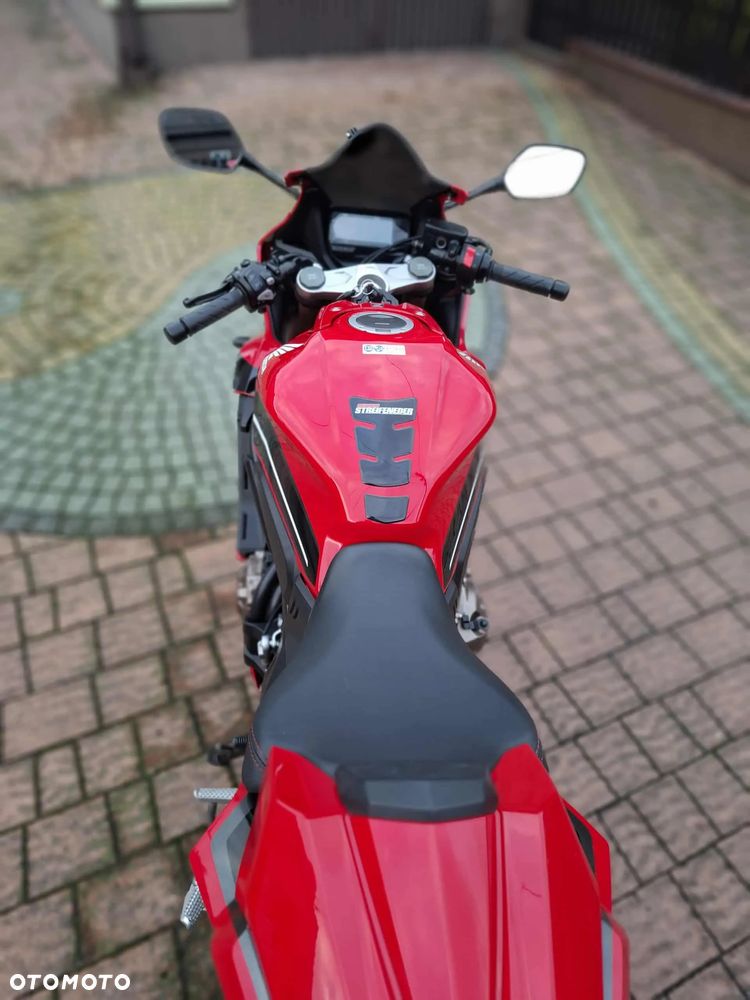 Honda CBR - 9