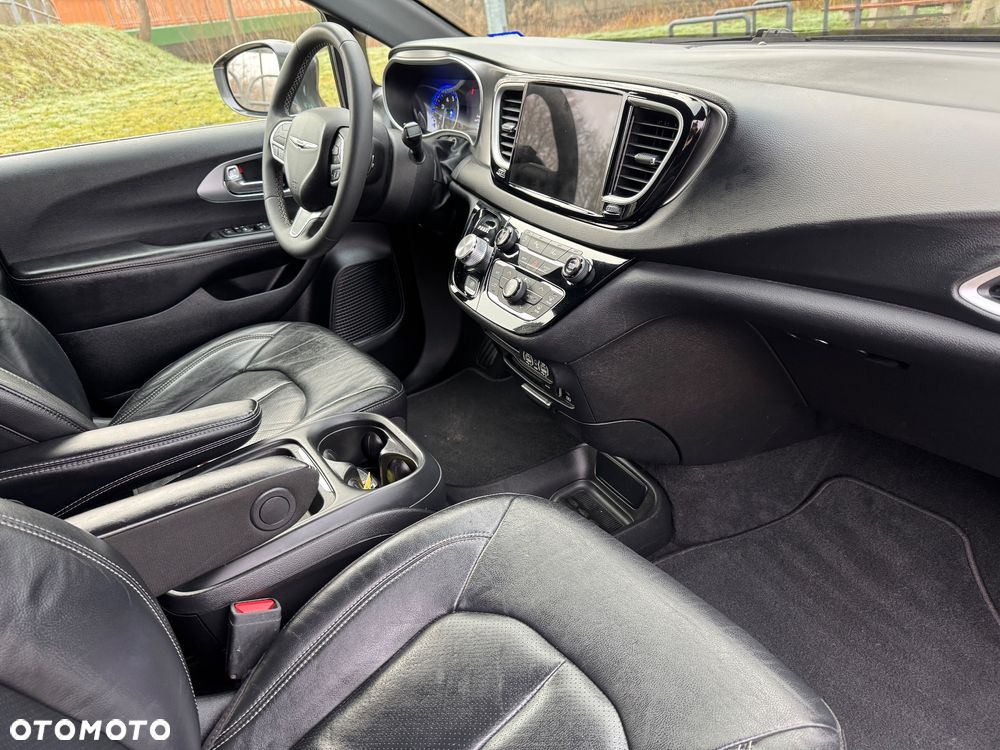 Chrysler Pacifica - 23