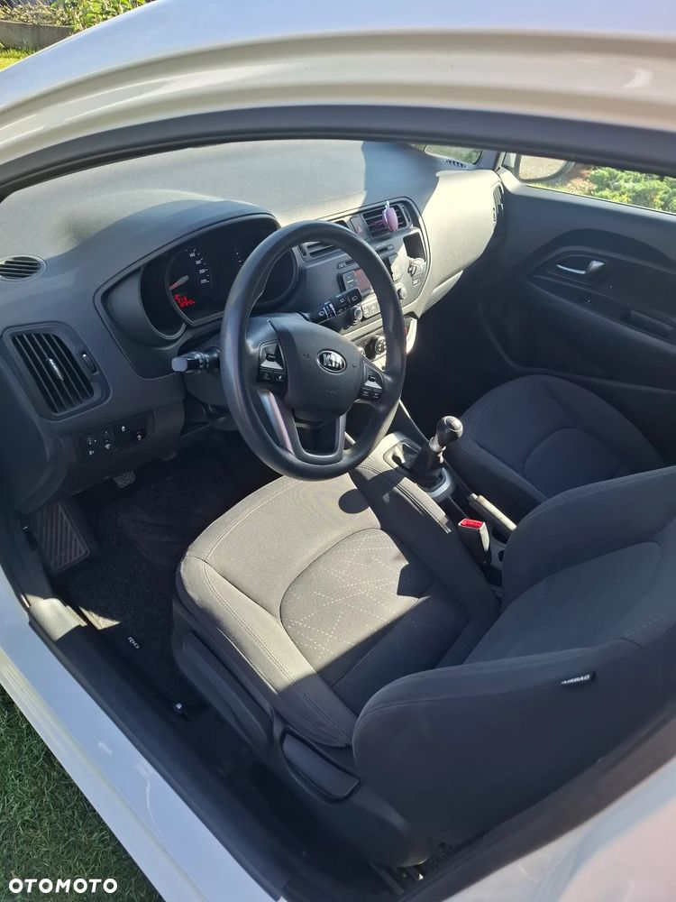 Kia Rio - 10