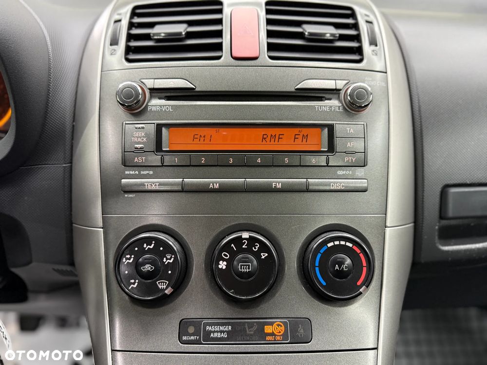 Toyota Auris 1.6 VVT-i Executive - 28