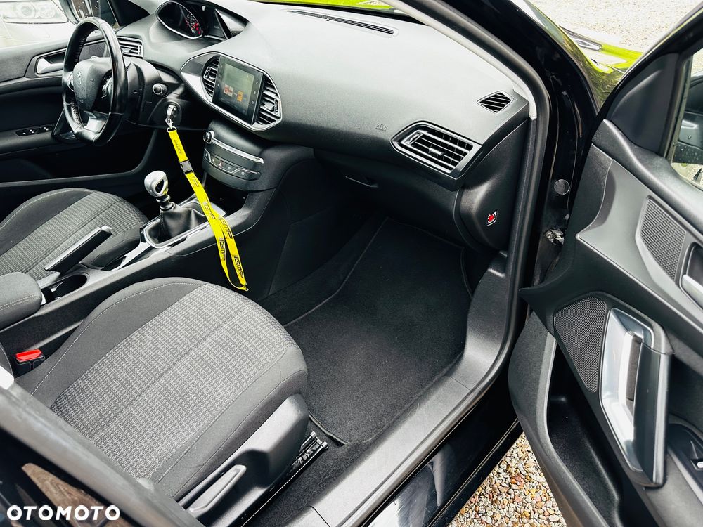 Peugeot 308 BlueHDi FAP 130 Stop & Start Allure Pack - 28