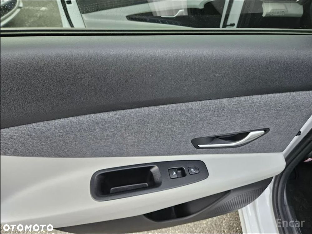 Hyundai Elantra - 11