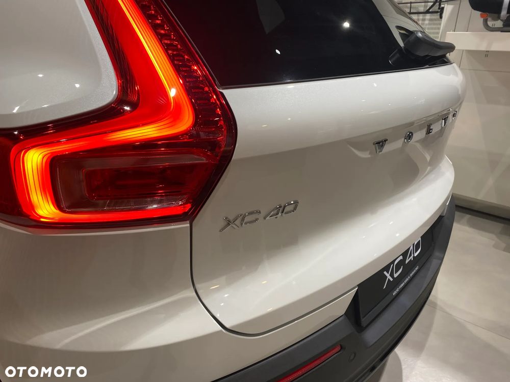 Volvo XC 40 B3 Plus Dark - 8