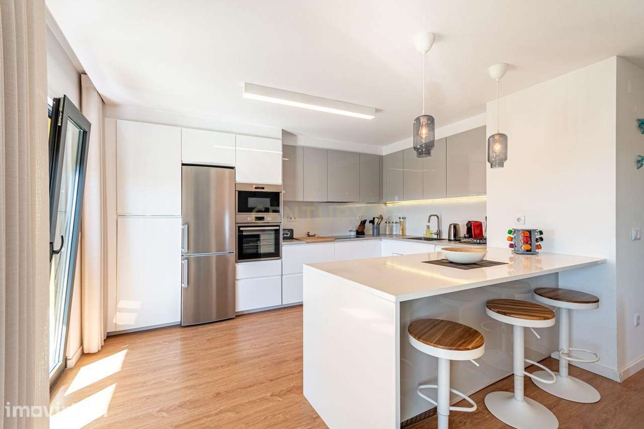 Apartamento T3 com Vista Panorâmica para arrendamento em São Domingos - Grande imagem: 4/37