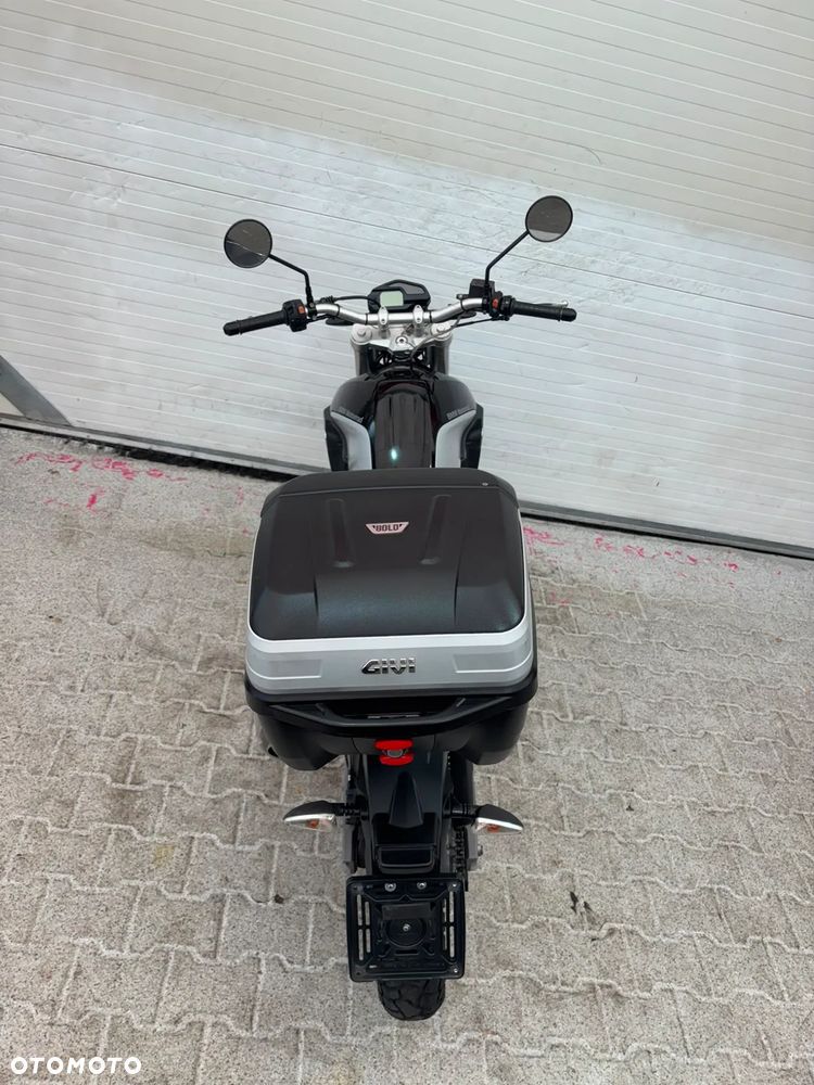 BMW G - 32