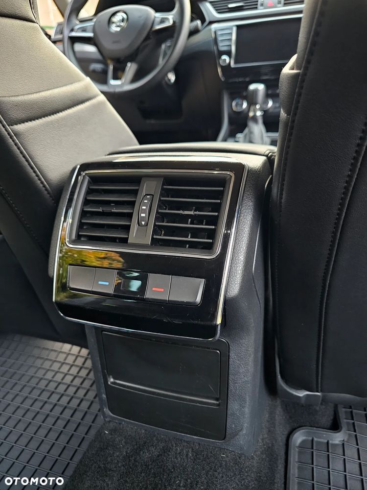 Skoda Superb 2.0 TDI DSG Premium Edition - 29