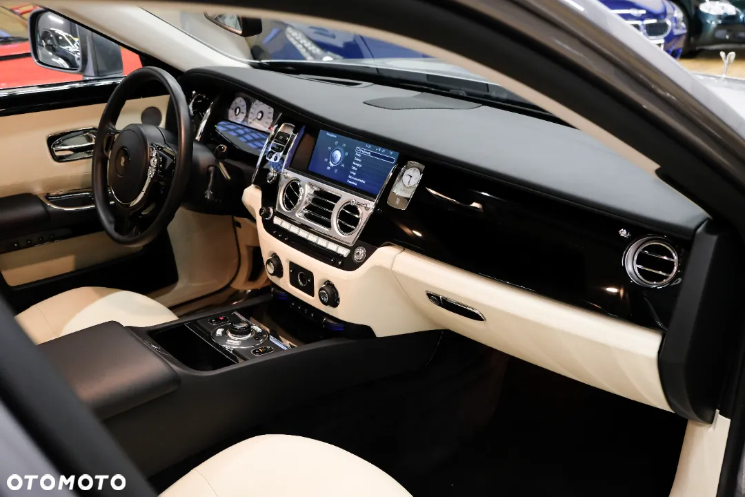 Rolls-Royce Ghost - 12