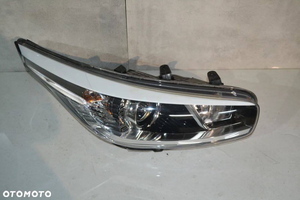 KIA CEED II 2012-2015 LAMPA PRZÓD PRZEDNIA PRAWA - 1