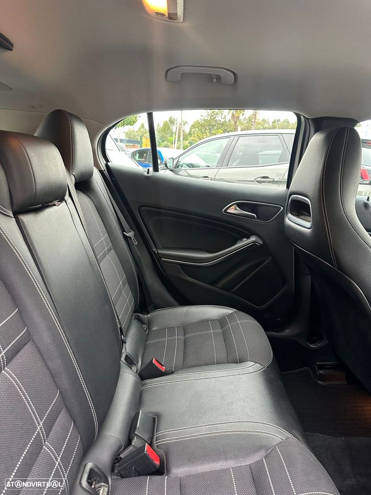 Mercedes-Benz GLA 220 d 4Matic 7G-DCT Style - 13