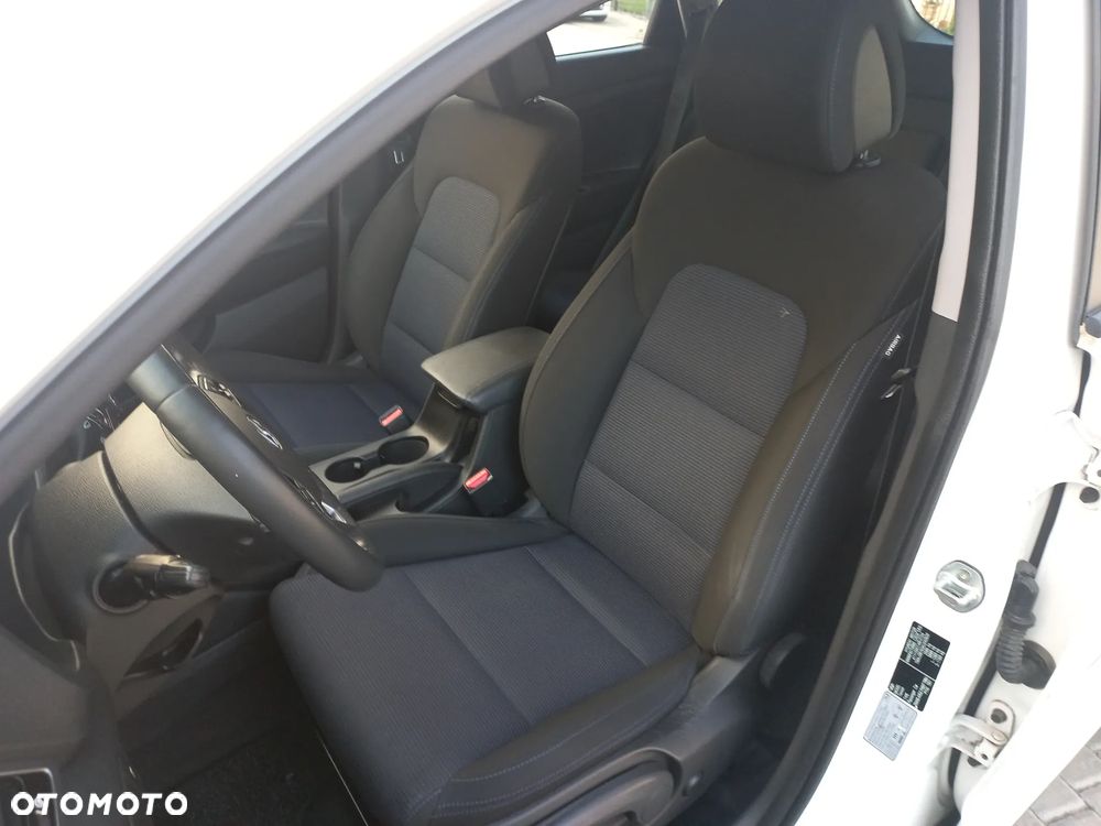 Hyundai Tucson blue 1.7 CRDi 2WD DCT Style - 24