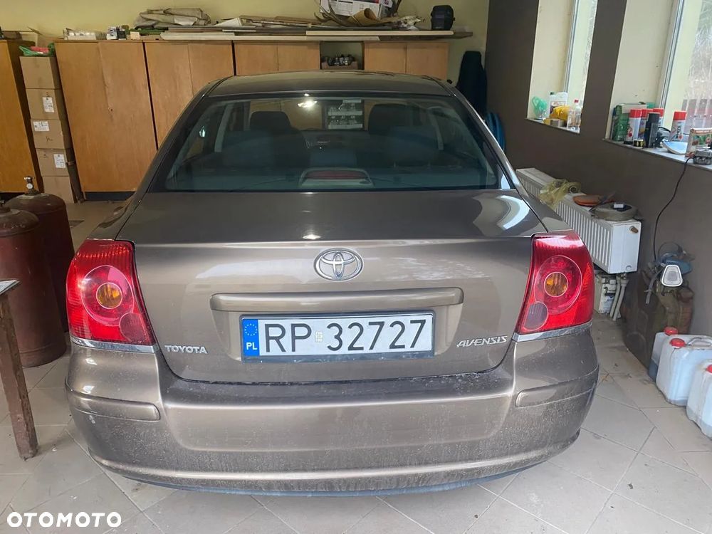Toyota Avensis - 5