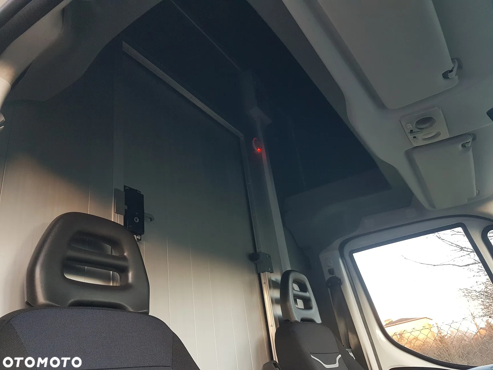 Iveco DAILY KONTENER NISKOPODŁOGOWY 4,43x2,23x2,42 SKLEP KAMPER KONIOWÓZ BAR KLIMA - 22