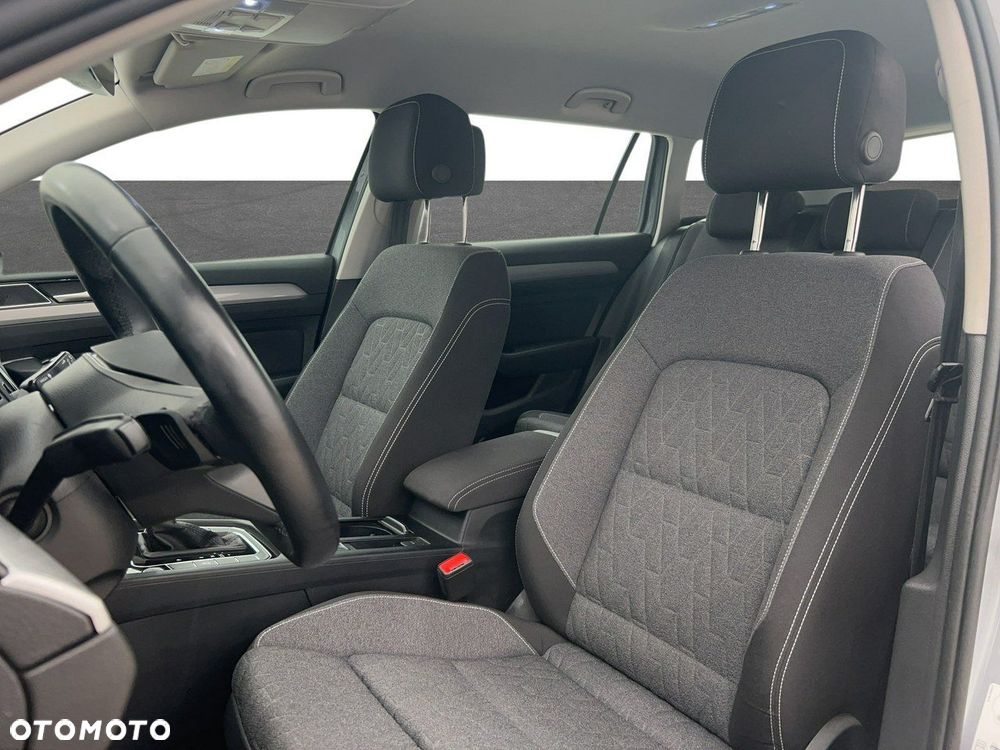 Volkswagen Passat - 11