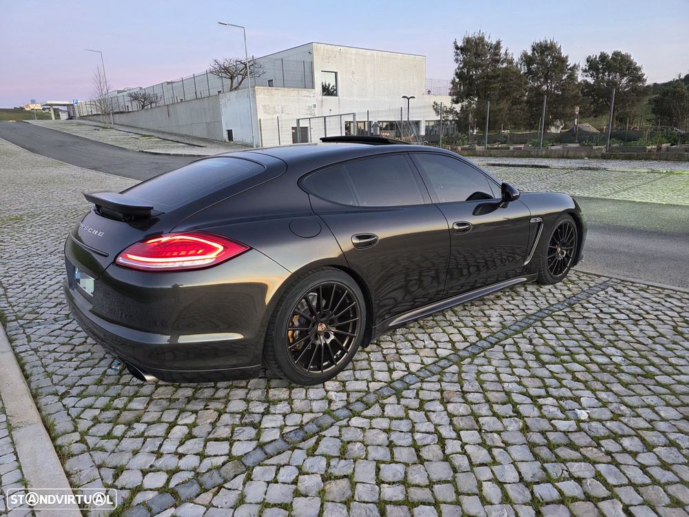 Porsche Panamera - 4