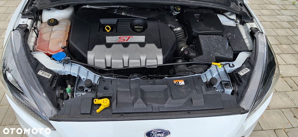 Ford Focus 2.0 EcoBoost ST mit Leder-Sport-Paket - 9