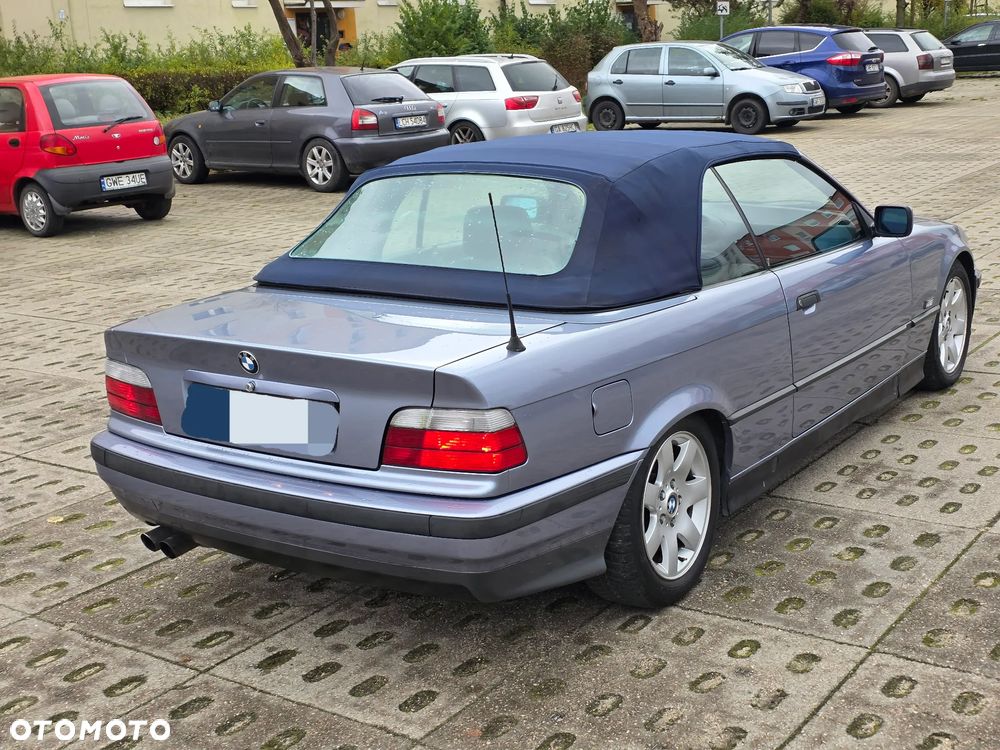 BMW Seria 3 325i - 10