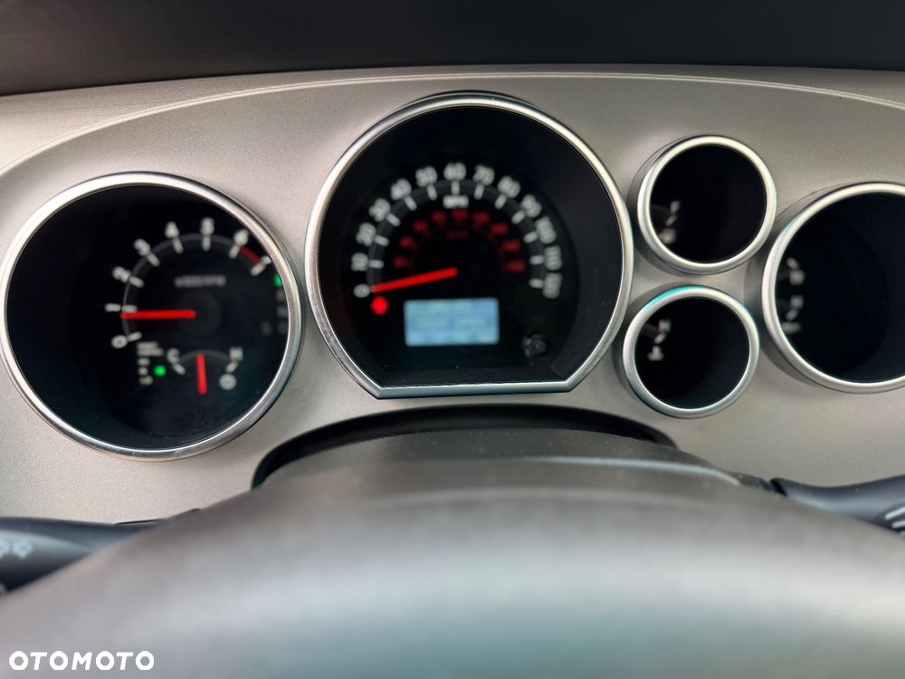 Toyota Sequoia - 26