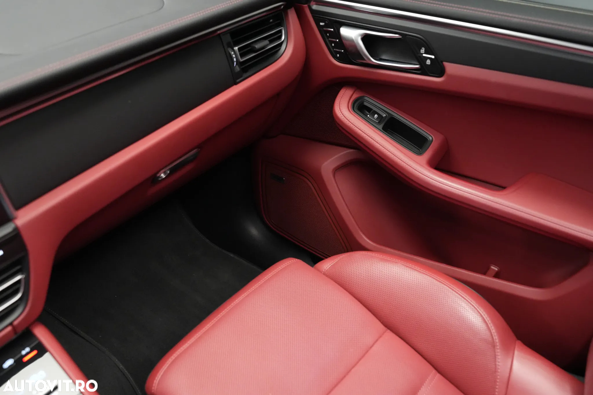 Porsche Macan T - 24