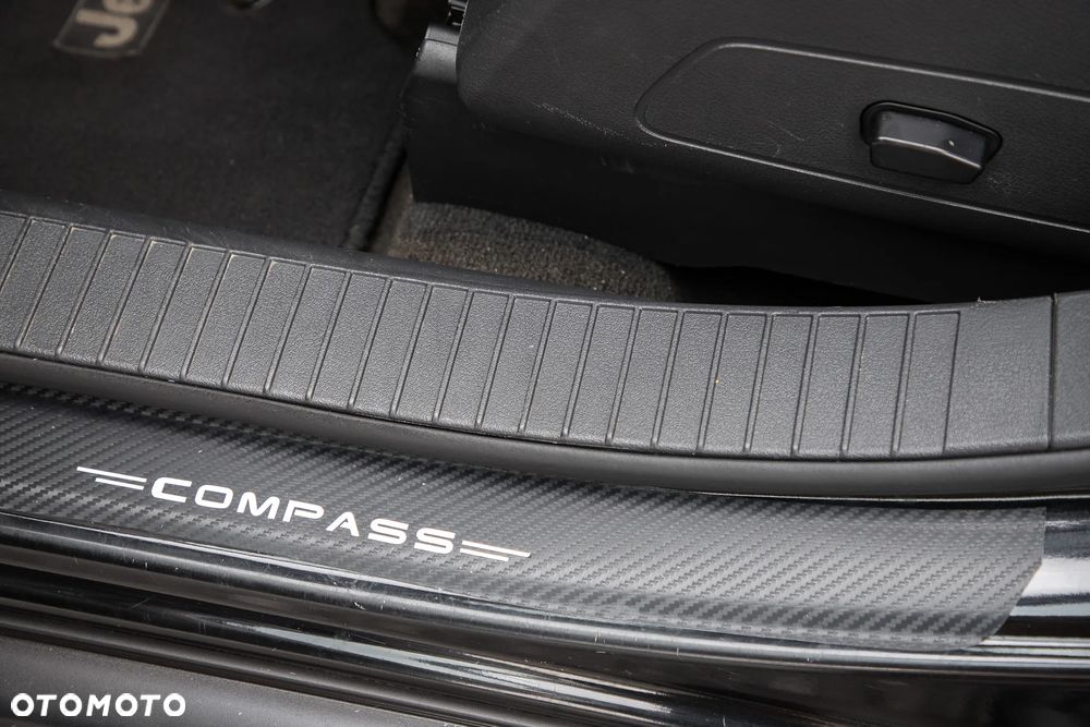 Jeep Compass - 36