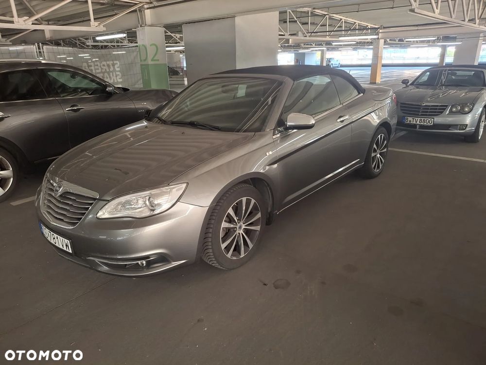 Chrysler 200 - 1
