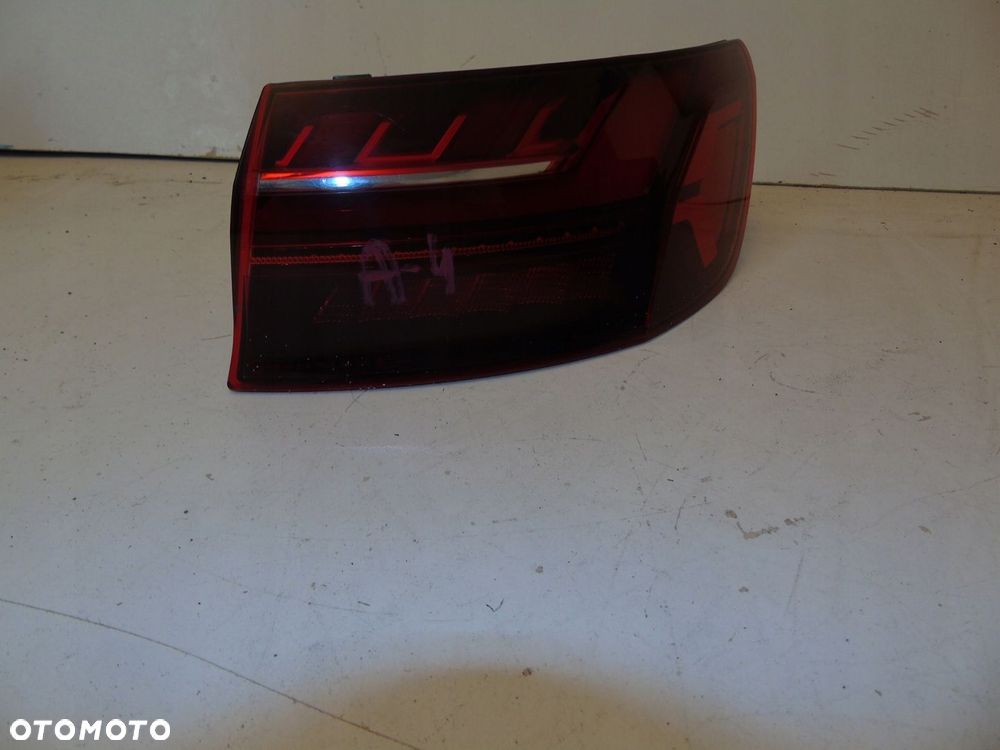 Audi A4 B9 sedan lampa tylna 8W5945092AC - 2