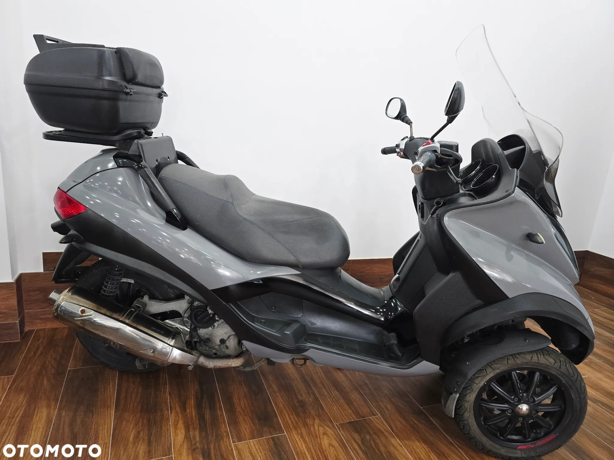 Piaggio MP-3 - 12