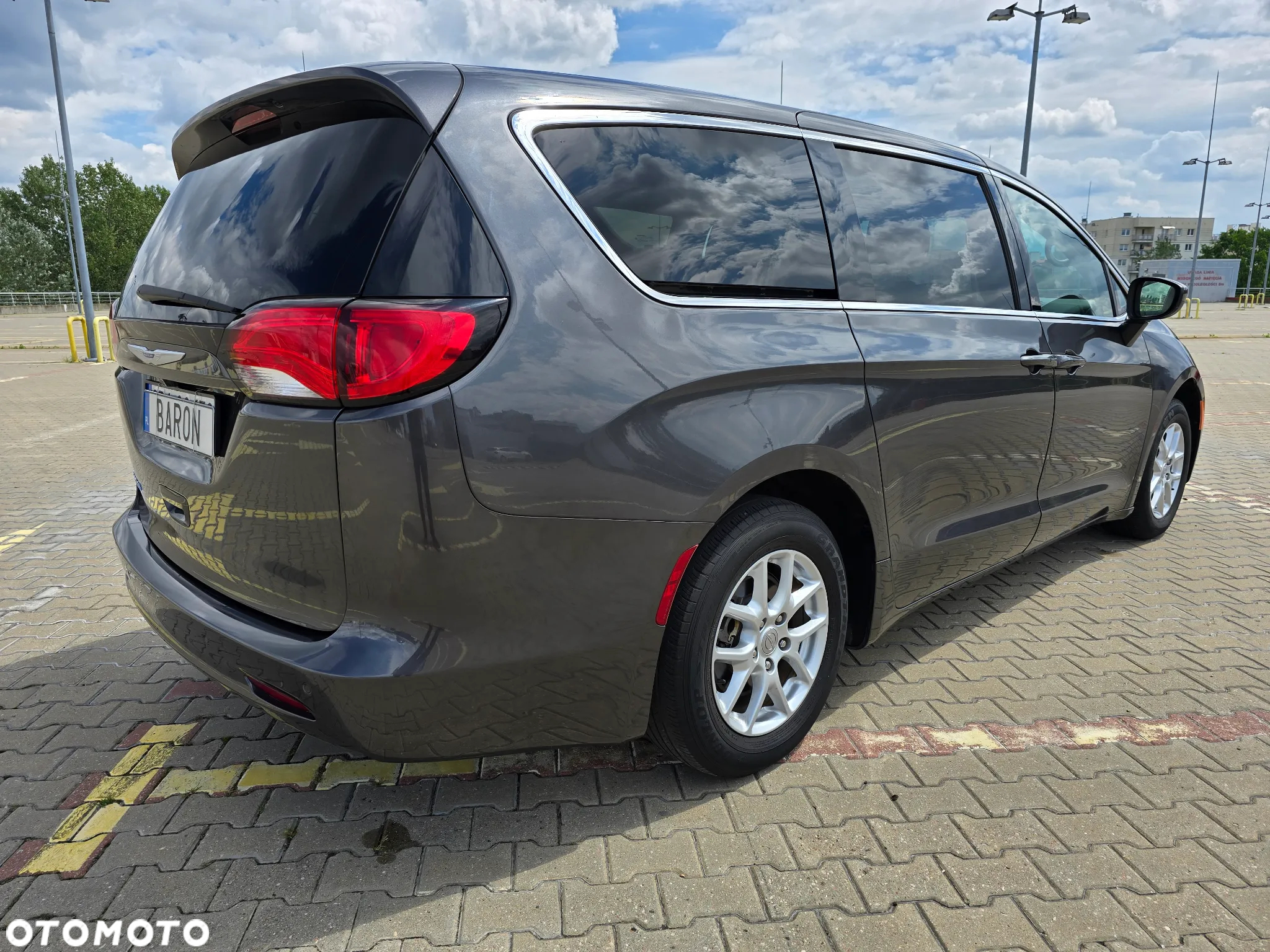 Chrysler Pacifica - 6