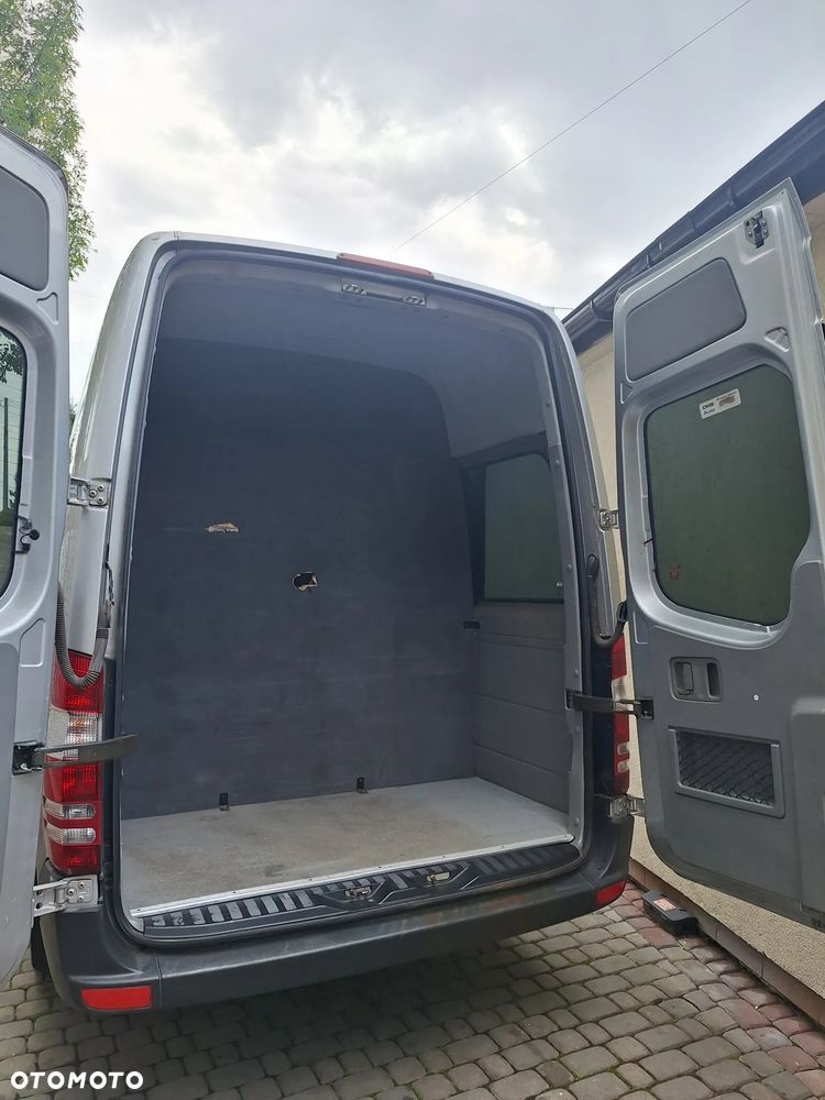 Mercedes-Benz Sprinter - 12