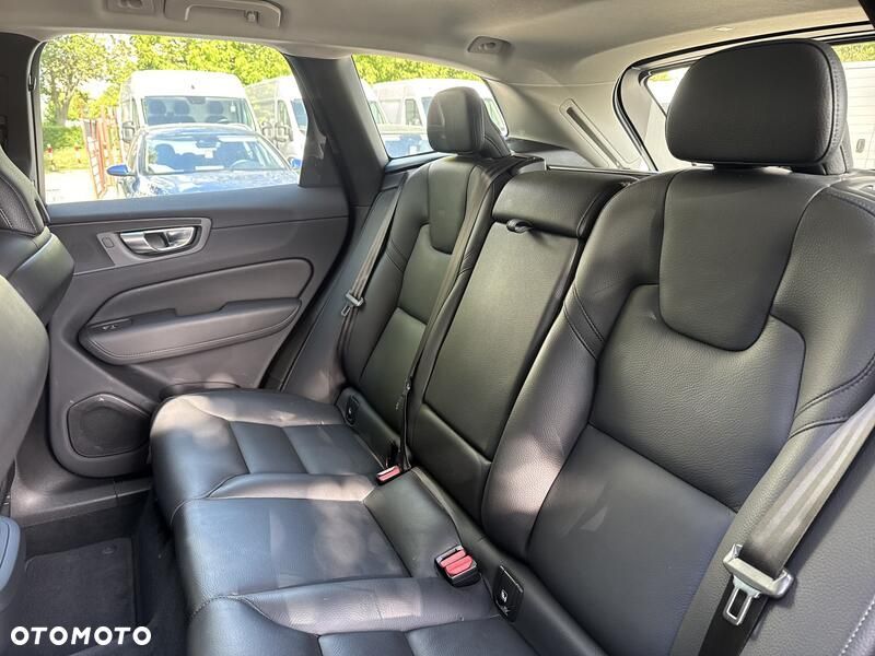 Volvo XC 60 B4 B Plus Dark - 13