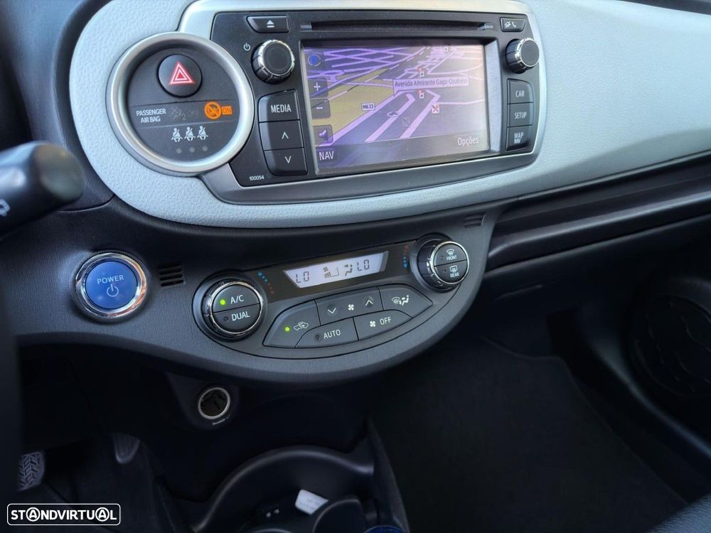 Toyota Yaris 1.5 HSD Comfort +P.Style+Navi - 24