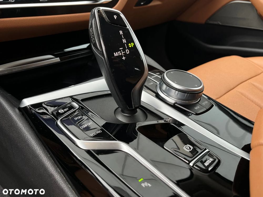 BMW Seria 5 520d xDrive Luxury Line - 24