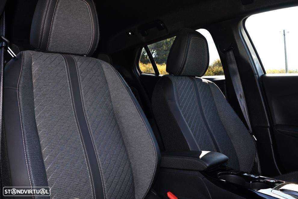 Peugeot 2008 1.2 Hybrid Allure e-DCS6 - 11