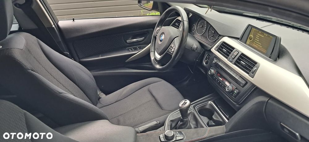 BMW Seria 3 320d - 12