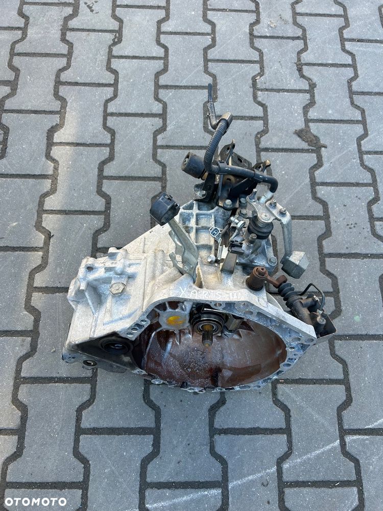 Toyota Yaris III skrzynia biegów 20TT06  1.0 vvti - 1